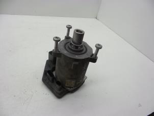 Gebruikte Pomp Servo Volvo V60 Cross Country I (FZ) 2.0 D4 16V Prijs € 150,00 Margeregeling aangeboden door Auto Demontage Elferink B.V.