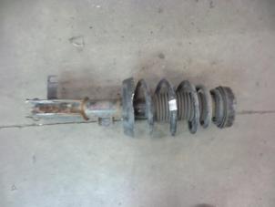 Gebruikte Mac Phersonpoot links-voor Saab 9-5 (YS3G) 2.0 TiD 16V Prijs € 125,00 Margeregeling aangeboden door Auto Demontage Elferink B.V.