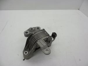 Gebruikte Motorsteun Opel Astra J (PC6/PD6/PE6/PF6) 1.6 16V Ecotec Prijs € 25,00 Margeregeling aangeboden door Auto Demontage Elferink B.V.