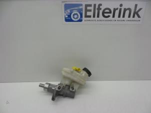 Gebruikte Hoofdremcilinder Opel Astra J (PC6/PD6/PE6/PF6) 1.6 16V Ecotec Prijs € 25,00 Margeregeling aangeboden door Auto Demontage Elferink B.V.