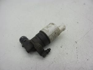 Gebruikte Ruitensproeierpomp voor Volvo S60 II (FS) 1.6 DRIVe,D2 Prijs € 25,00 Margeregeling aangeboden door Auto Demontage Elferink B.V.