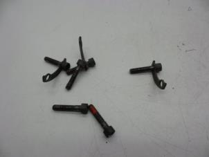 Gebruikte Bouten set Volvo XC60 I (DZ) 2.4 D3 20V AWD Prijs € 25,00 Margeregeling aangeboden door Auto Demontage Elferink B.V.