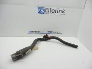 Gebruikte Vulpijp Brandstoftank Saab 9-3 II Sport Sedan (YS3F) 2.0t 16V Prijs € 25,00 Margeregeling aangeboden door Auto Demontage Elferink B.V.