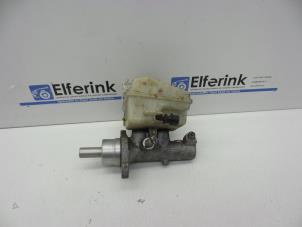 Gebruikte Hoofdremcilinder Opel Astra H GTC (L08) 2.0 16V Turbo OPC Prijs € 40,00 Margeregeling aangeboden door Auto Demontage Elferink B.V.