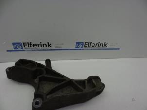 Gebruikte Motorsteun Opel Astra H GTC (L08) 2.0 16V Turbo OPC Prijs € 25,00 Margeregeling aangeboden door Auto Demontage Elferink B.V.