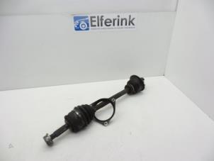 Gebruikte Homokineetas links-voor Volvo V40 (VW) 1.8 16V Prijs € 75,00 Margeregeling aangeboden door Auto Demontage Elferink B.V.