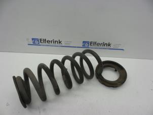 Gebruikte Schroefveer achter Opel Insignia Sports Tourer 2.0 CDTI 16V Prijs € 25,00 Margeregeling aangeboden door Auto Demontage Elferink B.V.