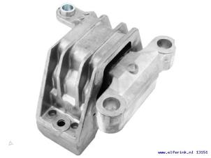 Nieuwe Motorrubber Saab 9-3 03- Prijs € 121,00 Inclusief btw aangeboden door Auto Demontage Elferink B.V.