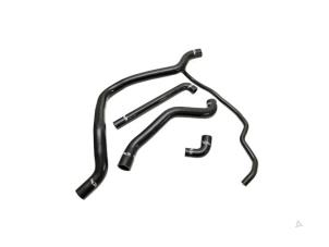 Nieuwe Koelwaterslang Saab 900 Prijs op aanvraag aangeboden door Auto Demontage Elferink B.V.