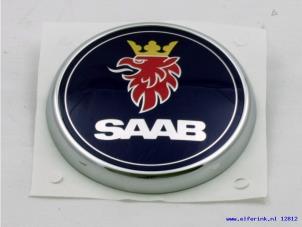 Nieuwe Embleem Saab 9-3 03- Prijs € 24,20 Inclusief btw aangeboden door Auto Demontage Elferink B.V.