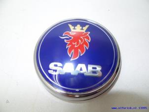 Nieuwe Embleem Saab 9-3 03- Prijs € 19,97 Inclusief btw aangeboden door Auto Demontage Elferink B.V.