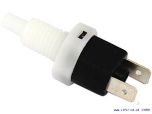 Nieuwe Schakelaar Remlicht Saab 900 Prijs € 12,10 Inclusief btw aangeboden door Auto Demontage Elferink B.V.