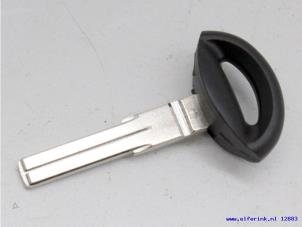 Nieuwe Sleutel Saab 9-3 03- Prijs € 11,50 Inclusief btw aangeboden door Auto Demontage Elferink B.V.