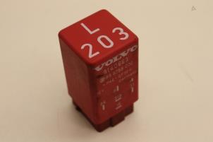 Gebruikte Relais Volvo 960 I Estate 2.5i 24V Prijs € 25,00 Margeregeling aangeboden door Auto Demontage Elferink B.V.