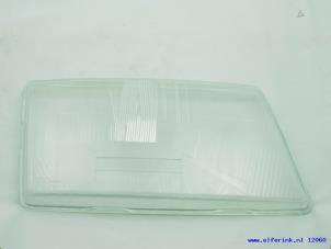 Nieuwe Koplampglas rechts Saab 9000 Prijs € 42,35 Inclusief btw aangeboden door Auto Demontage Elferink B.V.