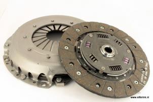 Nieuwe Koppelingsset (compleet) Saab 900 Prijs € 242,00 Inclusief btw aangeboden door Auto Demontage Elferink B.V.