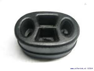 Nieuwe Uitlaatsteun Saab 900 Prijs € 1,21 Inclusief btw aangeboden door Auto Demontage Elferink B.V.