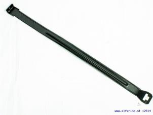 Nieuwe Tank Band Saab 9000 Prijs € 24,20 Inclusief btw aangeboden door Auto Demontage Elferink B.V.