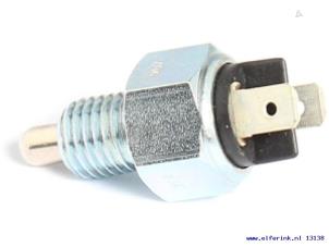 Nieuwe Schakelaar achteruitrijlicht Saab 900 Prijs € 9,08 Inclusief btw aangeboden door Auto Demontage Elferink B.V.