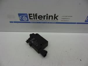 Gebruikte Motor Centrale Deurvergrendeling Opel Omega B Caravan (21/22/23) 2.2 16V Prijs € 25,00 Margeregeling aangeboden door Auto Demontage Elferink B.V.