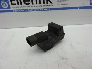 Gebruikte Temperatuursensor binnen Opel Omega B Caravan (21/22/23) 2.2 16V Prijs € 25,00 Margeregeling aangeboden door Auto Demontage Elferink B.V.