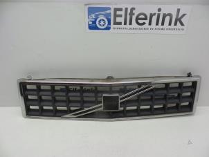 Gebruikte Grille Volvo 340/343/345 340 1.4 Prijs € 25,00 Margeregeling aangeboden door Auto Demontage Elferink B.V.