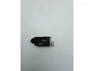 Gebruikte Motor Centrale Deurvergrendeling Saab 9-3 I (YS3D) 2.0t 16V Ecopower Prijs € 25,00 Margeregeling aangeboden door Auto Demontage Elferink B.V.