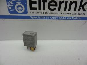 Gebruikte Relais Saab 9-5 Estate (YS3E) 3.0 TiD V6 24V Prijs € 25,00 Margeregeling aangeboden door Auto Demontage Elferink B.V.