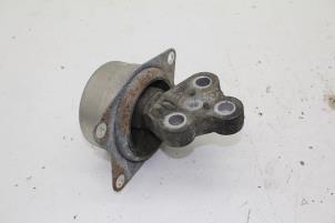 Gebruikte Motorsteun Saab 9-3 II Sport Sedan (YS3F) 2.2 TiD 16V Prijs € 25,00 Margeregeling aangeboden door Auto Demontage Elferink B.V.