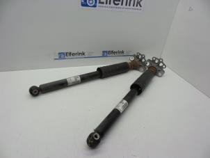 Gebruikte Schokdemper set Opel Corsa E 1.4 16V Prijs € 50,00 Margeregeling aangeboden door Auto Demontage Elferink B.V.