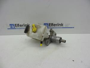 Gebruikte Hoofdremcilinder Opel Astra J Sports Tourer (PD8/PE8/PF8) 1.7 CDTi 16V Prijs € 25,00 Margeregeling aangeboden door Auto Demontage Elferink B.V.