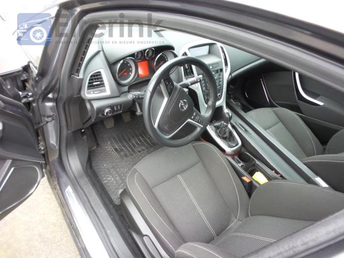 Airbag Set+Module van een Opel Astra J Sports Tourer (PD8/PE8/PF8) 1.4 Turbo 16V Bi-Fuel 2011
