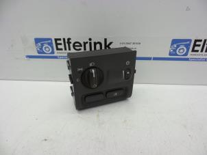 Gebruikte Licht Schakelaar Volvo V40 (VW) Prijs € 25,00 Margeregeling aangeboden door Auto Demontage Elferink B.V.