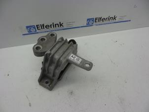 Gebruikte Motorsteun Opel Insignia 2.0 Biturbo CDTI 16V Prijs € 25,00 Margeregeling aangeboden door Auto Demontage Elferink B.V.