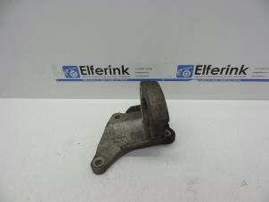 Gebruikte Motorsteun Opel Insignia 2.0 Biturbo CDTI 16V Prijs € 25,00 Margeregeling aangeboden door Auto Demontage Elferink B.V.