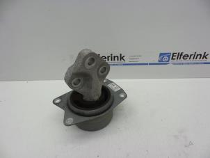 Gebruikte Motorsteun Opel Insignia 2.0 Biturbo CDTI 16V Prijs € 25,00 Margeregeling aangeboden door Auto Demontage Elferink B.V.