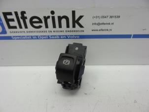 Gebruikte Schakelaar handrem Opel Insignia 2.0 Biturbo CDTI 16V Prijs € 25,00 Margeregeling aangeboden door Auto Demontage Elferink B.V.