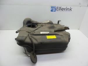 Gebruikte Tank Volvo S40 (MS) Prijs € 50,00 Margeregeling aangeboden door Auto Demontage Elferink B.V.