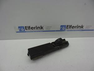 Gebruikte Raam schakelaar elektrisch Saab 9-3 Sport Estate (YS3F) 1.9 TTiD 16V Prijs € 40,00 Margeregeling aangeboden door Auto Demontage Elferink B.V.