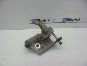 Gebruikte Motorsteun Volvo S90 II 2.0 D4 16V Prijs € 25,00 Margeregeling aangeboden door Auto Demontage Elferink B.V.