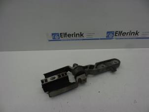 Gebruikte Motorsteun Volvo S90 II 2.0 D4 16V Prijs € 45,00 Margeregeling aangeboden door Auto Demontage Elferink B.V.