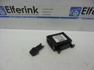 Gebruikte Telefoonhouder Volvo S90 II 2.0 D4 16V Prijs € 30,00 Margeregeling aangeboden door Auto Demontage Elferink B.V.