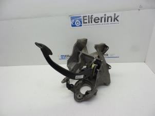 Gebruikte Rempedaal Volvo S90 II 2.0 D4 16V Prijs € 75,00 Margeregeling aangeboden door Auto Demontage Elferink B.V.