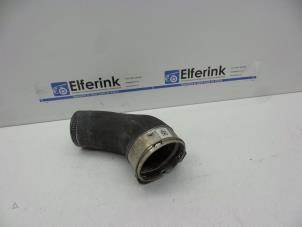 Gebruikte Intercooler Slang Volvo V60 I (FW/GW) 2.0 D2 16V Prijs € 25,00 Margeregeling aangeboden door Auto Demontage Elferink B.V.