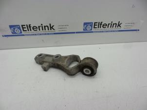 Gebruikte Motorrubber Volvo V60 I (FW/GW) 2.0 D2 16V Prijs € 25,00 Margeregeling aangeboden door Auto Demontage Elferink B.V.