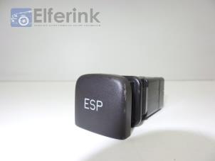Gebruikte ESP Schakelaar Saab 9-5 Estate (YS3E) 1.9 TiD 16V Prijs € 20,00 Margeregeling aangeboden door Auto Demontage Elferink B.V.