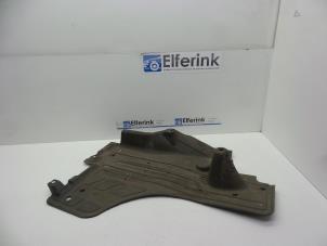 Gebruikte Beschermplaat bodem Volvo XC60 I (DZ) 2.4 D3 20V AWD Prijs € 25,00 Margeregeling aangeboden door Auto Demontage Elferink B.V.