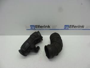 Gebruikte Aanzuigslang Lucht Opel Zafira (F75) 2.2 DTI 16V Prijs € 25,00 Margeregeling aangeboden door Auto Demontage Elferink B.V.