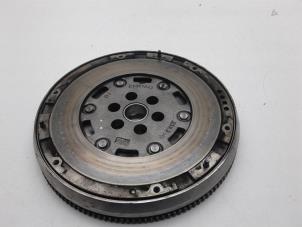 Gebruikte Dubbele massa vliegwiel Opel Corsa F (UB/UH/UP) 1.2 Turbo 12V 100 Prijs € 250,00 Margeregeling aangeboden door Auto Demontage Elferink B.V.