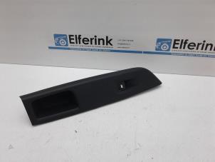 Gebruikte Ruit schakelaar elektrisch Opel Corsa F (UB/UH/UP) 1.2 Turbo 12V 100 Prijs € 25,00 Margeregeling aangeboden door Auto Demontage Elferink B.V.